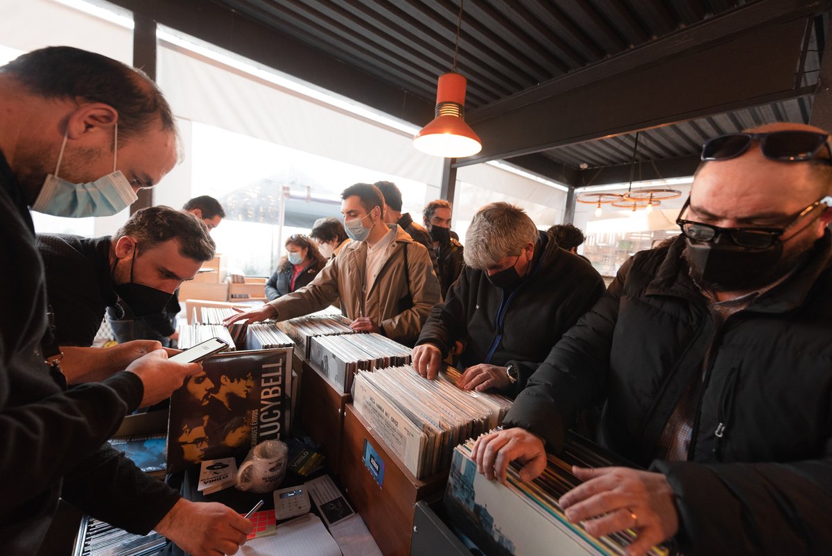 #FeriaViniloGarage Cervecería HBH inaugura el #MesdelaCerveza con feria de vinilos y pilsen de regalo bit.ly/FeriaVGXIX