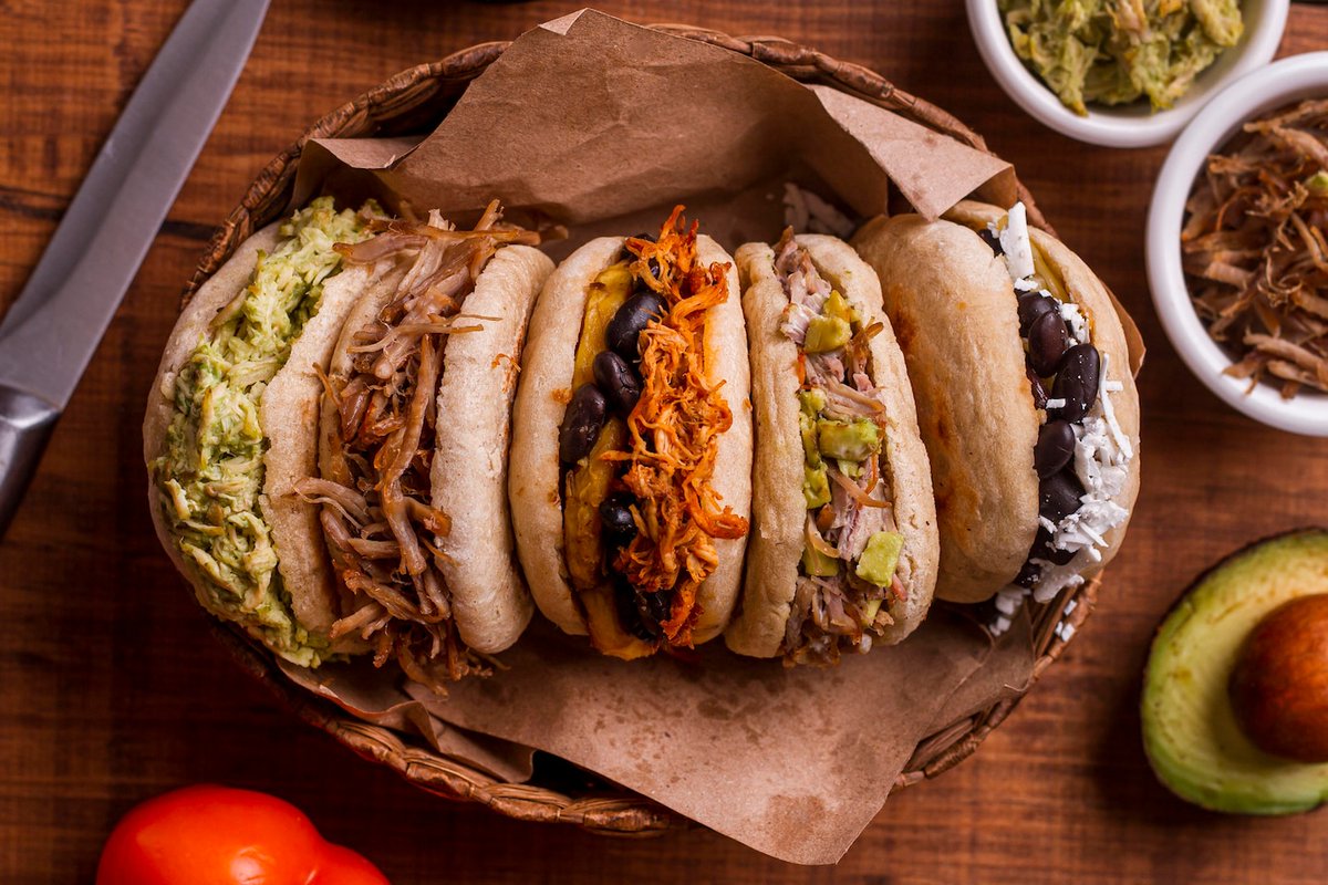 MascaBuenavista's tweet photo. Después se abren y rellenan y... a comer se ha dicho
¡Buen provecho!
#cocina #venezuela #arepas #proyectovioleta #comidavenezolana
fuente de la imagen: freepik https://t.co/fwsduf7y31