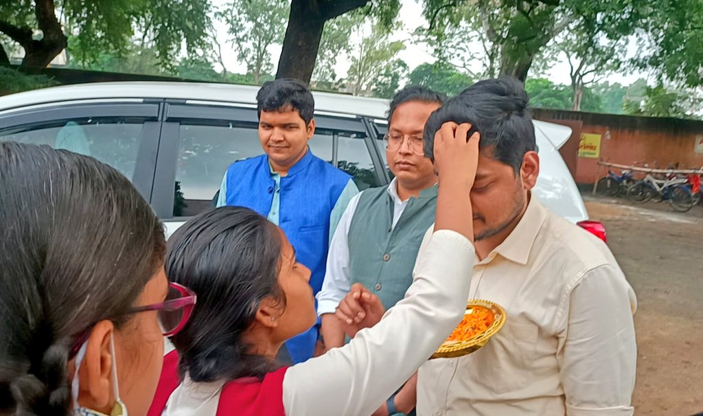 dckoderma's tweet photo. आज कोडरमा प्रखंड अंतर्गत परियोजना बालिका उच्च विद्यालय, सीडी बालिका उच्च विद्यालय एवं सी एच प्लस टू उच्च विद्यालय का औचक भ्रमण कर शिक्षकों को #Project_IMPACT के तहत दिये गये प्रशिक्षण के बाद स्कूल में हुए बदलाव को जाना।(1/2)
@JharkhandCMO @EduMinOfIndia @prdjharkhand https://t.co/N5StahOj6M