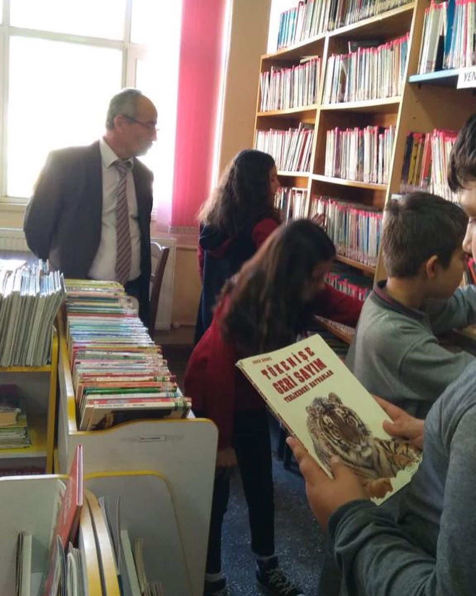 TefenniHalk's tweet photo. TEFENNİ İMAMHATİP ORTAOKULU ÖĞRETMENİ HATİCE GÜNGÖR  6.SINIF ÖĞRENCİLERİ,KÜTÜPHANE ÜYELİĞİ VE KİTAP OKUMA ETKİNLİĞİ YAPILMIŞTIR,KENDİLERİNİ TEŞEKKÜR EDERİZ. https://t.co/7HnMWSe4lX