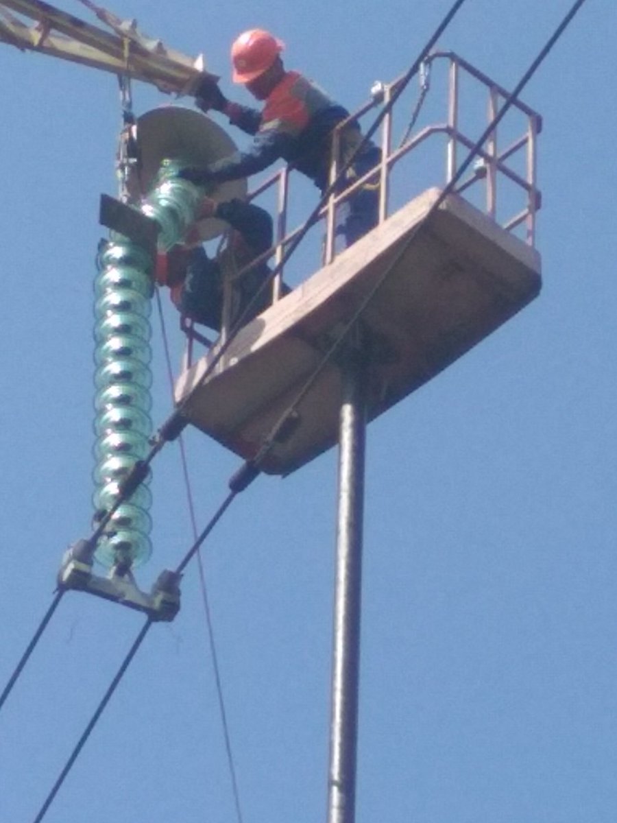 NPCUkrenergo's tweet photo. 💬“On the last day of emergency repairs on the power line, our guys witnessed an aerial battle. Features of the wartime... But, aside from this, it is our everyday work,” tells Andrii, section foreman of the linear equipment unit.

➡️ https://t.co/Tw2K9gFMOi https://t.co/2t0lh5D1Qj