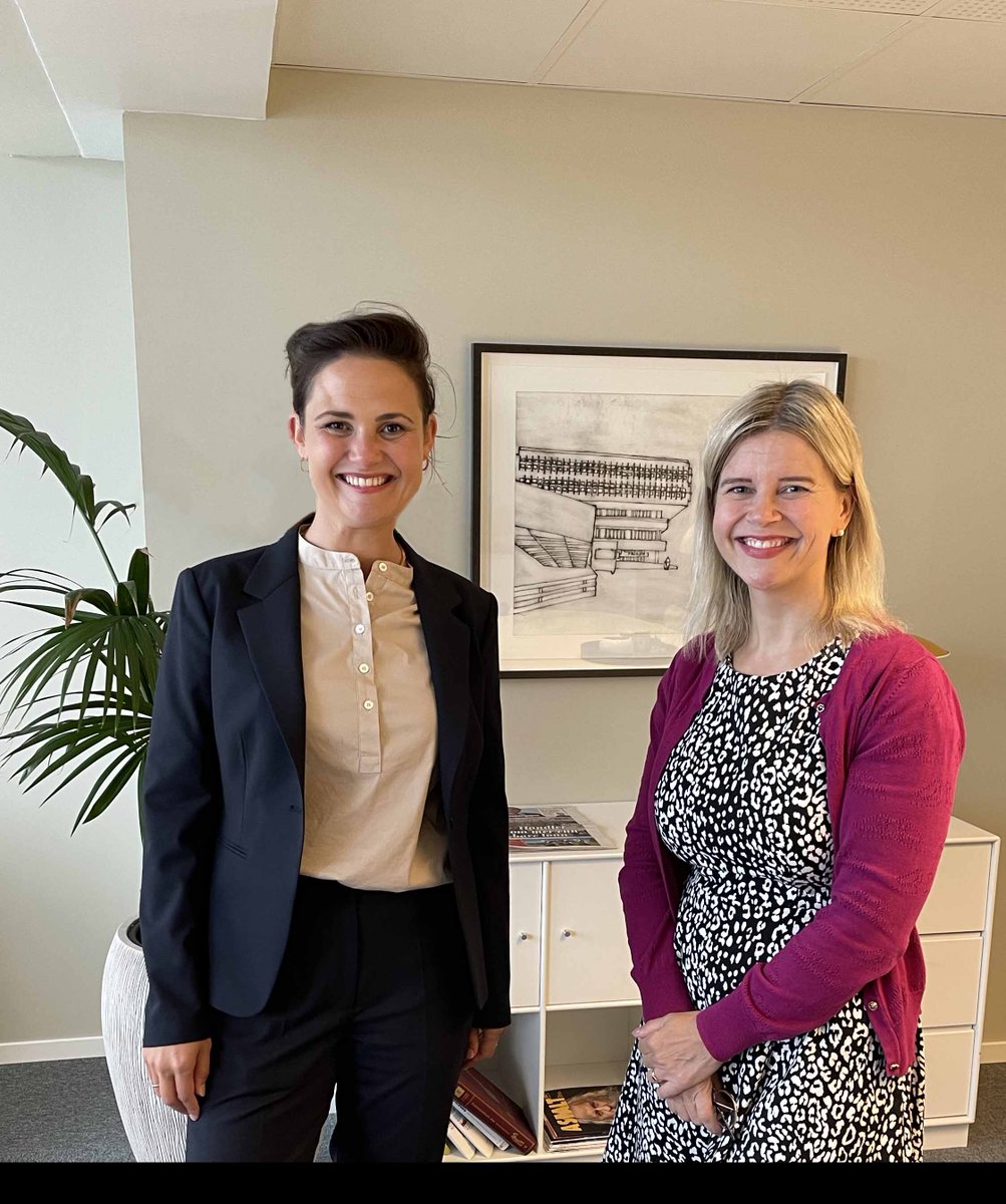 We had the opportunity to meet the mayor of Stavanger <a href="/kommunen/">Stavanger kommune</a> (left). Stay tuned for Kari Nessa Nordtun's interview on drones in emergency medical services! <a href="/ForumVirium/">ForumViriumHelsinki</a> 
#UAM #H2020