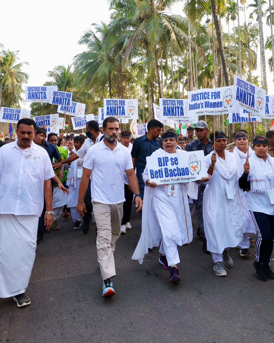 प्रधानमंत्री का नारा - बेटी बचाओ 

भाजपा के कर्म - बलात्कारी बचाओ 

ये भारत के पहले प्रधानमंत्री हैं जिनकी विरासत होगी- सिर्फ़ भाषण, झूठे और खोखले भाषण। इनका शासन तो अपराधियों को समर्पित है। 

अब भारत चुप नहीं बैठेगा।