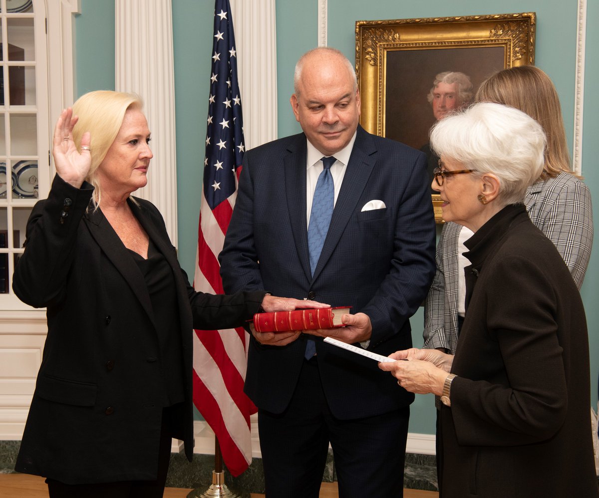 In a ceremony at the U.S. @StateDept, Angela Aggeler was sworn in as the new U.S. Ambassador to the Republic of North Macedonia. 🇺🇸 🇲🇰