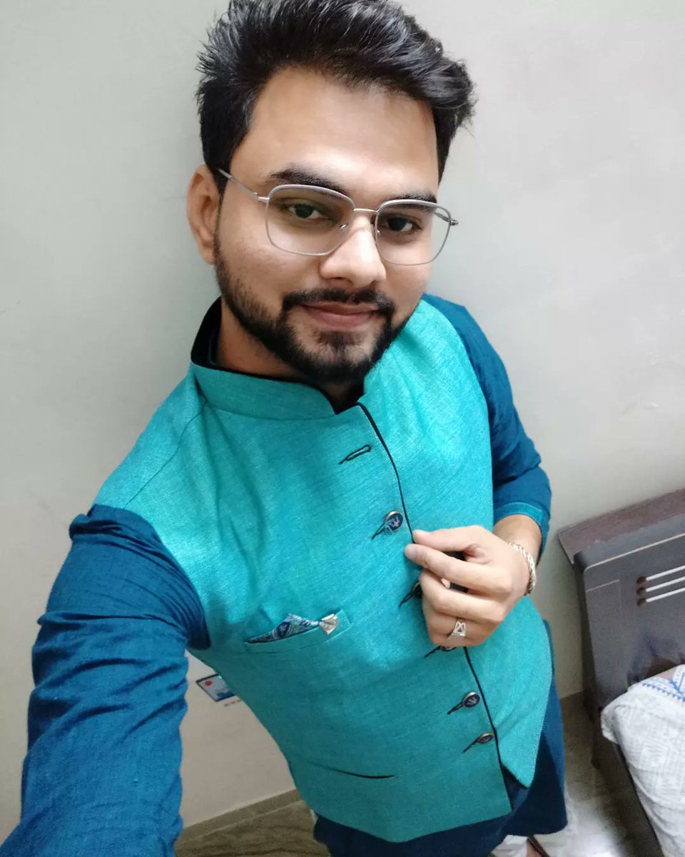 MihitSuthar2's tweet photo. Navaratri 2022🌟🌟
First Navaratri Night🥁🎤🎷 at Shri Nav Durga Navaratri Mahotsav'22 at Patan Road, Unjha
Famous Singers Gaman Santhal and Divya Chaudhari had Made Garba Night So Joyful🤩🤩
We enjoyed  at the fullest😍🥰
#navaratri #garba #joy  #gamansanthal72 #divyachaudhary https://t.co/BvlcWeIBjf