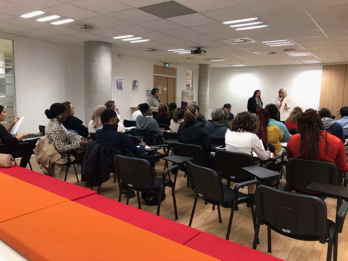 NadirBOUZEMBOUA's tweet photo. Dans le cadre dune convention de partenariat, @poleemploi_ara #Lyon Part Dieu accompagne la @Caf69_actus dans ses recrutements.

📍 présence massive des demandeurs d'emploi pour des postes de conseillers aux usagers H/F !
#mesévènementsemploi
@lpgael 
@J_Sanfilippo 
@GallCecile https://t.co/kDx72FUN5u