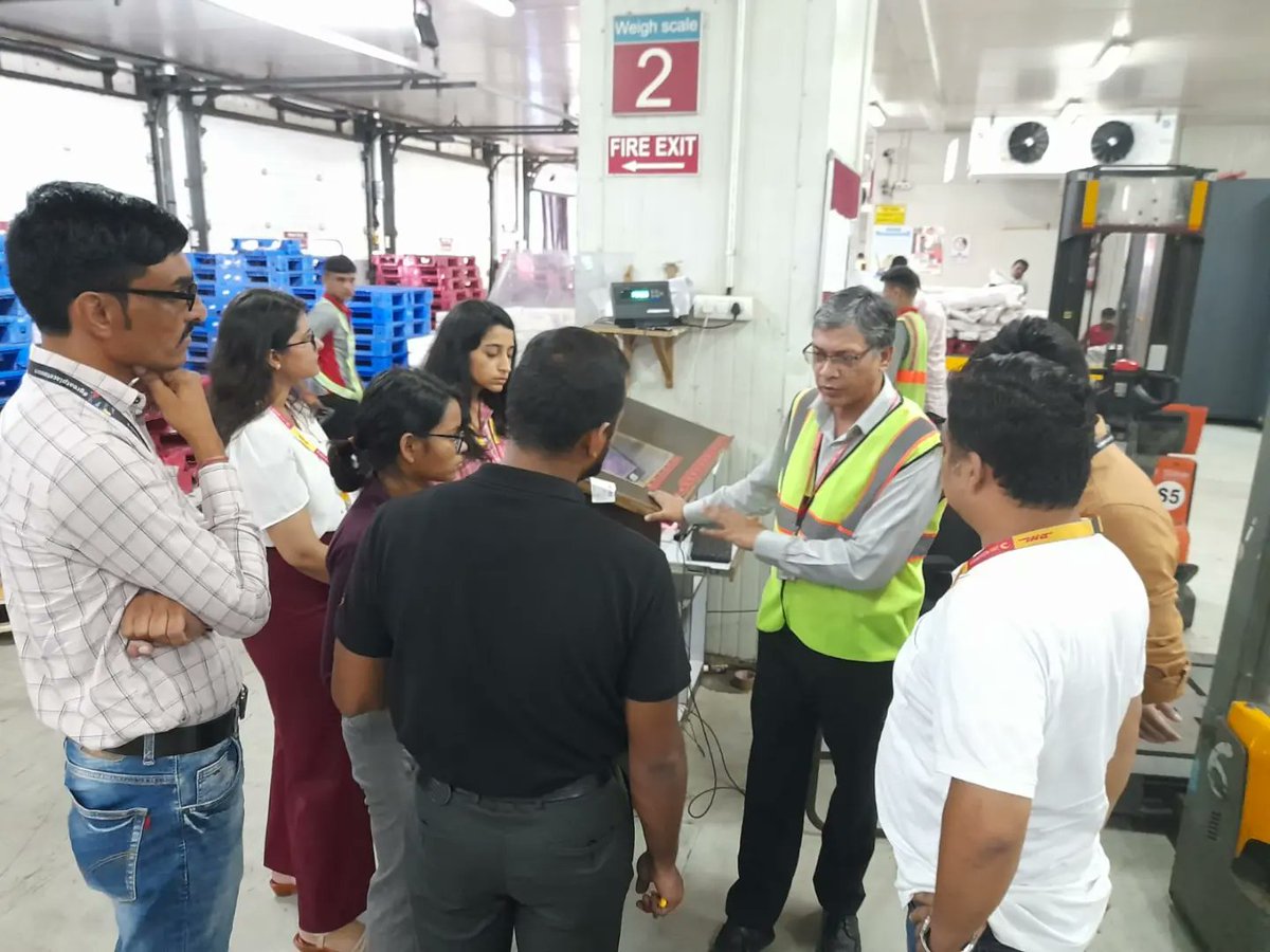 CSCIndia_PvtLtd's tweet image. #NewsAtCSC |Recently, DHL Global Forwarding sent in 7 members of their operations team to have a familiarization visit of the cargo terminal and the export handling and import delivery process at the Delhi Cargo Service Center. 

#DCSC #delhicargo #dhl #aircargo #logistics #exim