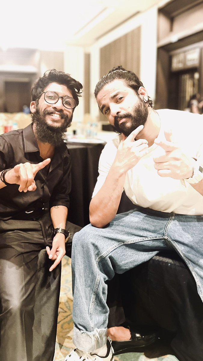 JafferJiky's tweet photo. @NeerajMadhavv bhai ❤️ #meendumsanthipom with lots of twist & action - #RAWther .. 🤘🏼 https://t.co/LWfEn6jOg1