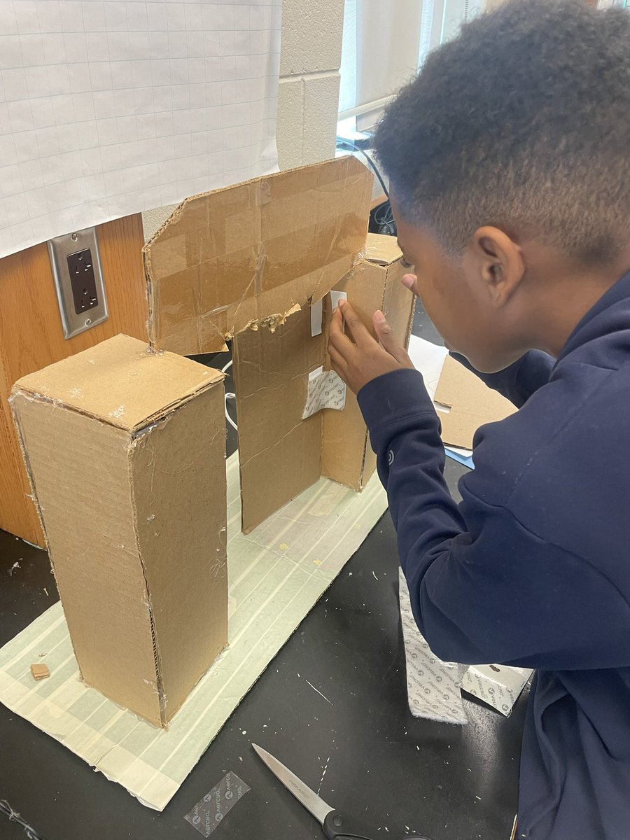 dbjoyner4's tweet photo. And we are vertical! Today we are exploring the various types of hinges to attach our doors. @SMSIWCS #SMSHUB7 https://t.co/rMN6TP6tpE