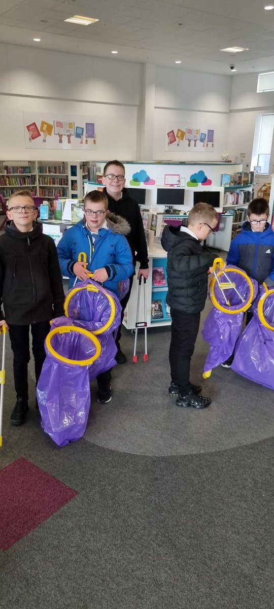 NewbattleLib's tweet image. Thank you to @TeamSfL20 students  for taking part in a litter pick for @NetZeroNation Scotland's climate week