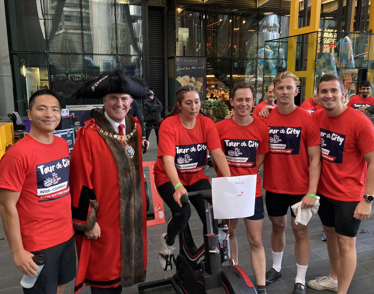 daniel_y_chan's tweet photo. Here’s the @PwC_UK team with @citylordmayor @VincentKeaveny at the Tour de City Wattbike challenge as part of #CityGivingDay in support of @LMAppeal! #PwCProud #PwCFoundation #CGD 🚴 https://t.co/foC1HmaDSJ