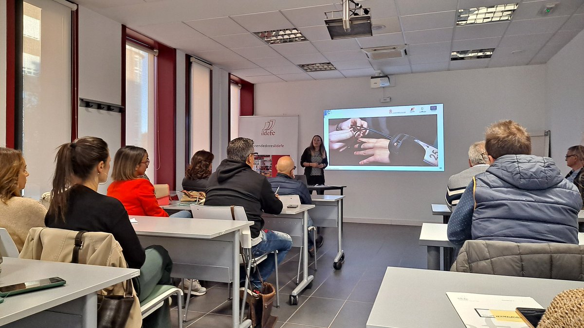 💥Arranca el proyecto de #Neuromarketing para el comercio de proximidad en #LeónEsp con la formación inicial

Los comercios se medirán con tecnología neurocientífica para descubrir elementos que emocionan, mensajes que mejor funcionan y optimizar la experiencia de compra
#edusi