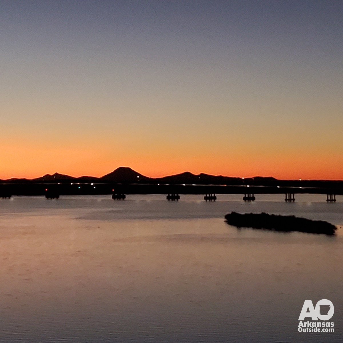 ArkansasOutside's tweet image. A beautiful #sunset from The Big Dam Bridge in Little Rock, AR. #AROutside #ArkansasOutside #ThisIsMyArkansas #ExploreArkansas #OutdoorAdventures #OutdoorPhotography #OutdoorLife #Arkansas #VisitArkansas #Outdoors #Outside