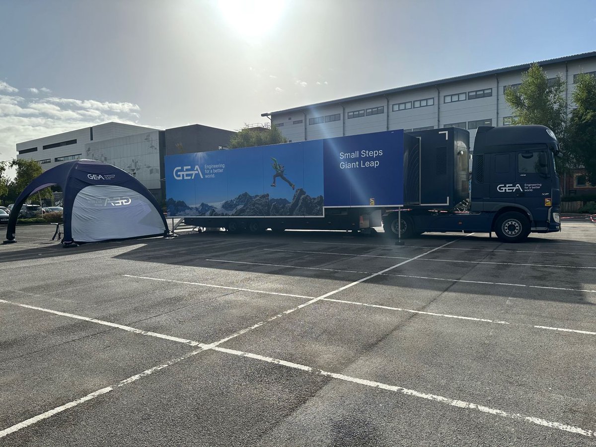 fridge_girl's tweet photo. Proud to work for a company that invests in our future talent.  #TeamGEA #Heating #Refrigeration The GEA Heating &amp; Refrigeration Technologies Truck visited Grimsby Institue of Further &amp; Higher Education to provide an insight to the latest technologies within the industry @gifhe https://t.co/1L7oCcO4Dd