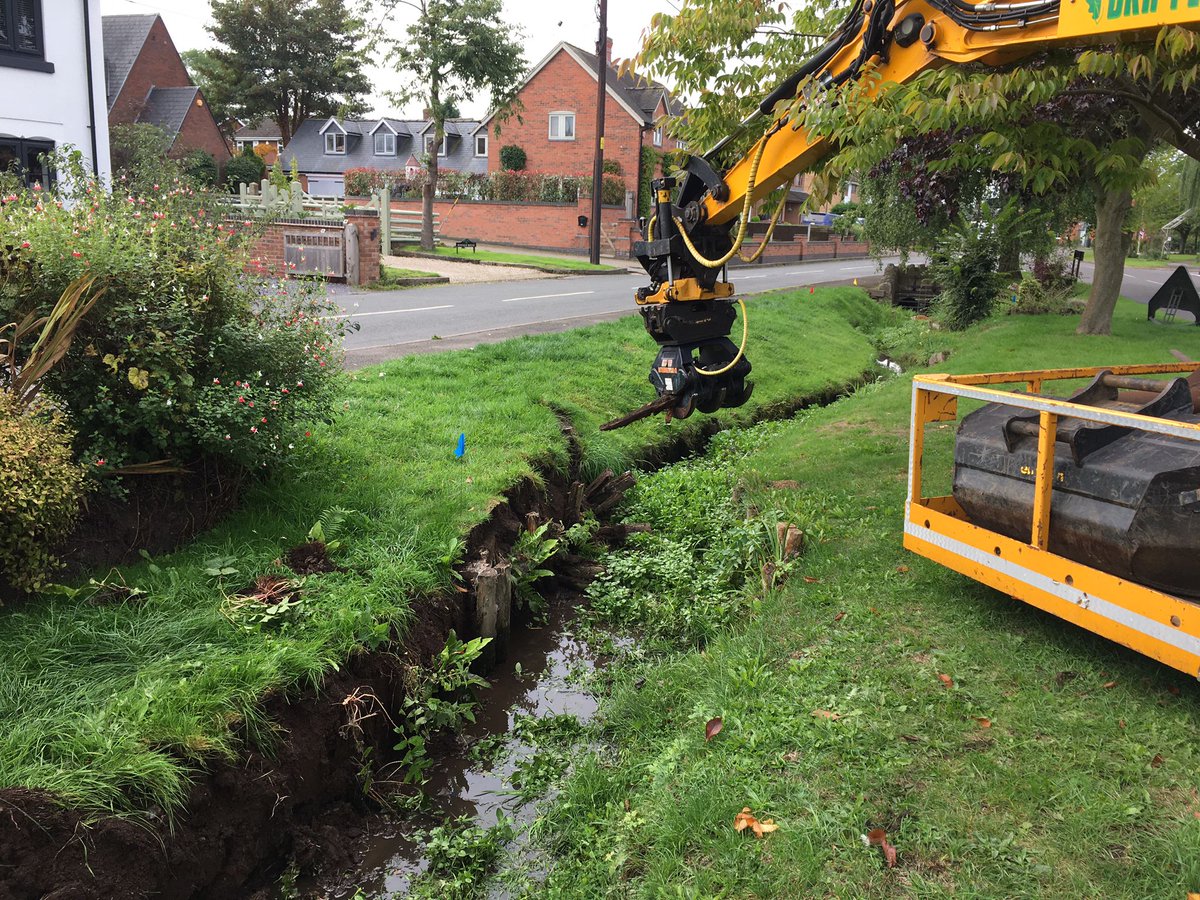 Trent_R_Trust's tweet photo. This brook in Coton on Elms was destined for a concrete makeover, as the wood installation supporting the bank had become dilapidated. https://t.co/qtoORmoifZ