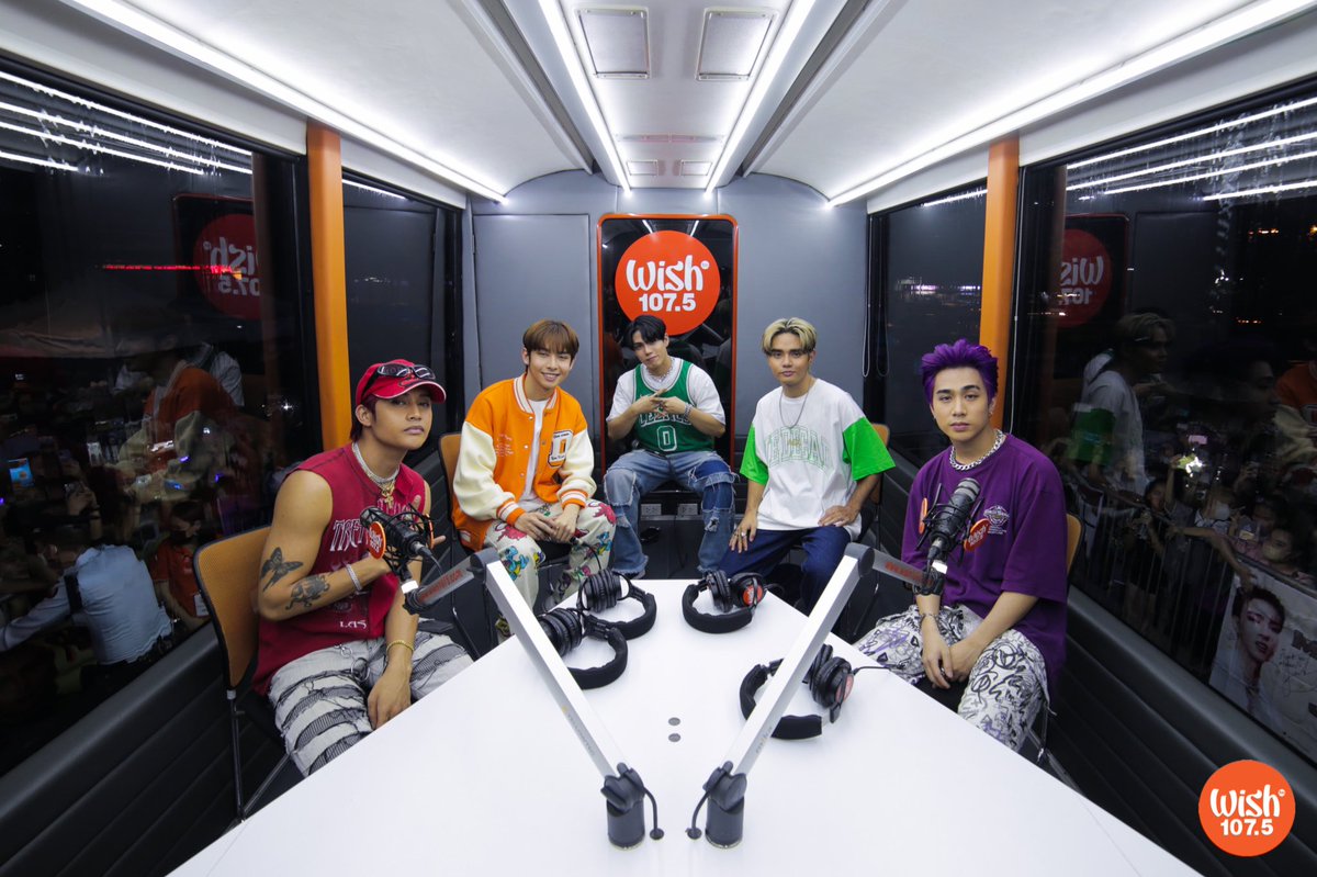 Being competent is different from being competitive. @SB19Official worked hard with devotion, discipline & determination from the bottom to global stardom. They are COMPETENT. They give their best without invalidating others. Mark of humble P-Pop Kings. 👑 📸@wish1075 #SB19