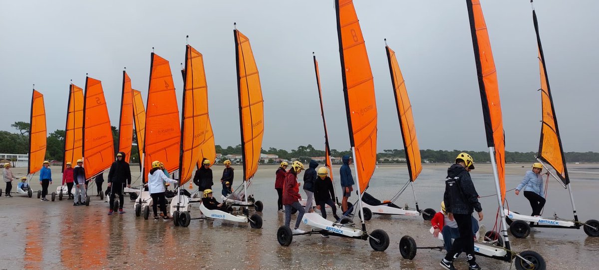 iestovar's tweet photo. Noticias de nuestro alumnado desde 🇫🇷Francia🇫🇷
Hoy, 2° día, después de un paseo por la playa🏝️, primera práctica de char à voile. El char está totalmente dominado. La voile, mañana!
#TovarFrancés con la #internacionacyl de los #centosbits de @educacyl
#TovarExtraescolares https://t.co/2KLWruGaNf