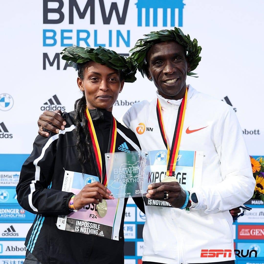 wondimu7's tweet photo. Congratulation Tigist ASEFA From Ethiopia and Kipchoge from Kenya https://t.co/4cZ2XPNGOo