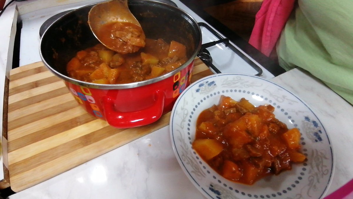 MaliSlatkis2's tweet photo. Juneći krompir paprikaš

Yt link:
https://t.co/kWBzw29Btt

#hrana #kitchen #mojakuhinja #food #konyha #kuhinja #ručak #lunchideas #ebéd #lunchrecipe #krompir #POTATO #potatoes #junetina #meat #meso #recept #paprikas https://t.co/17xUqmJMkJ
