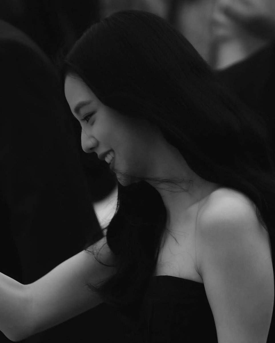 press0103's tweet photo. 220927 DIOR SS23 RTW SHOW (1)

#JISOOxDiorPFW #DiorSS23 @Dior
#지수 #JISOO #블랙핑크 #BLACKPINK @BLACKPINK https://t.co/qzMx2ynSFJ