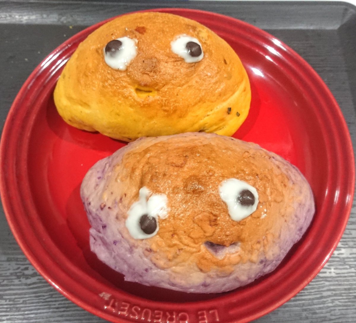 独特なキャラクターのパンを販売しているパン屋さんの新作 何なのかは分からないが何だか元気が出るビジュアル Togetter