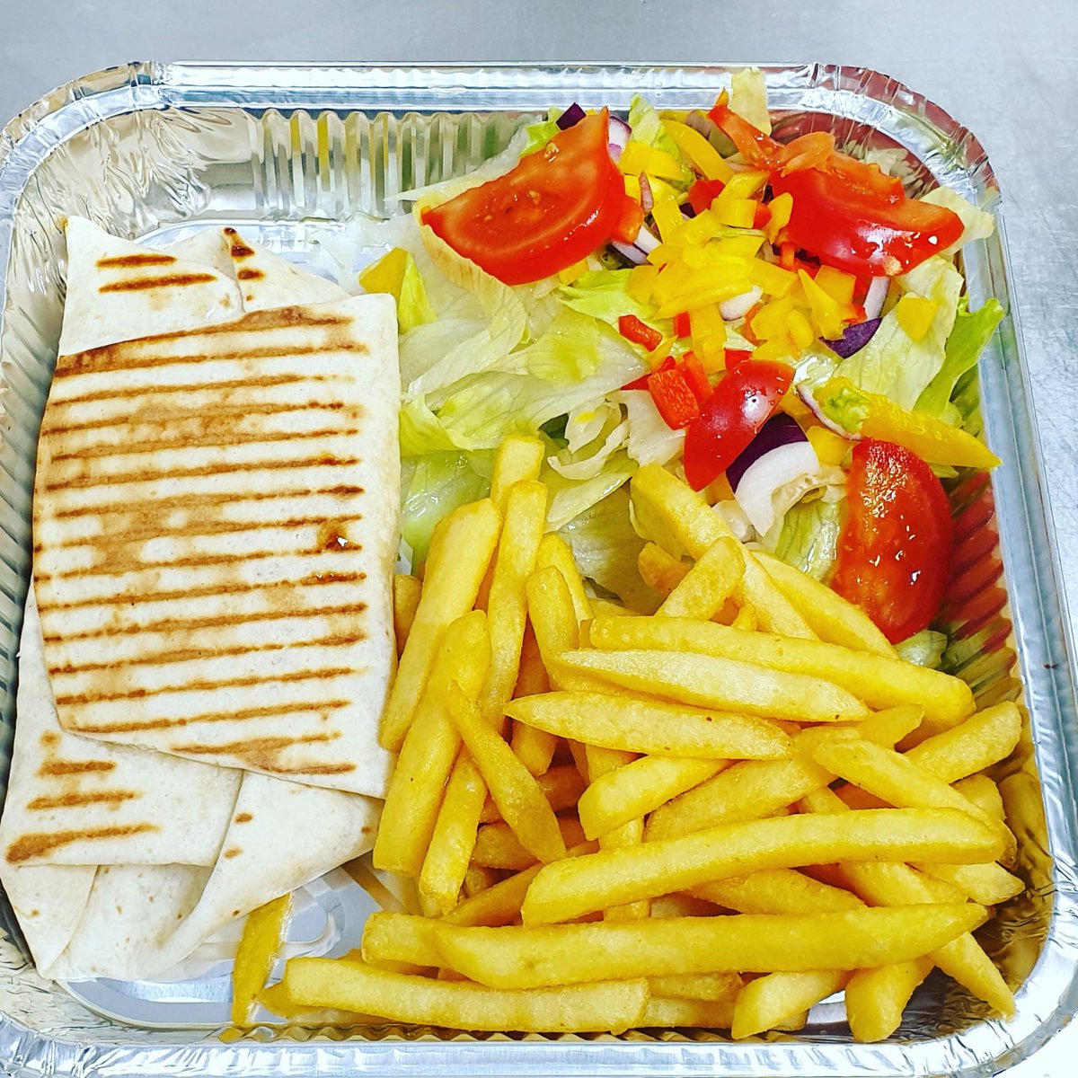 Cafe_N01's tweet photo. Cheeky chicken wrap trending right now come and fill your cheeks with this zesty wrap! ***special offer £4.50*** https://t.co/JMg2EKxxJv