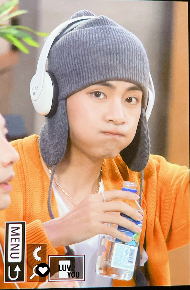 luv_you1230's tweet photo. •PREVIEW• 220927
😍😍😍
#KIMTAEHYUNG #김태형 #방탄소년단뷔 #태형 #BTSV #V #テテ@BTS_twt https://t.co/AsdNwiYpw7