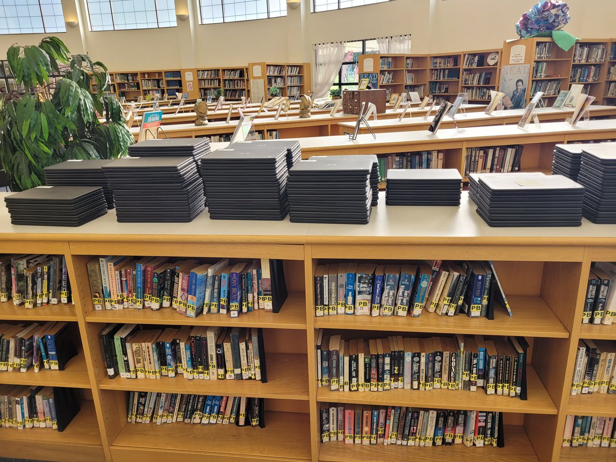 It's Chromebook-Palooza at Beacon High School as Students swap out their devices! Starting the school year strong, GO BULLDOGS!!