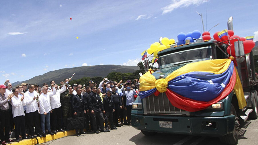 ▪7 yıl sonra sınır trafiğe açıldı Venezuela ve Kolombiya'yı birbirine bağlayan, Uluslararası Simon Bolivar köprüsü, 7 yılın ardından yeniden hizmet vermeye başladı 🔗gzt.link/3686915/n/t