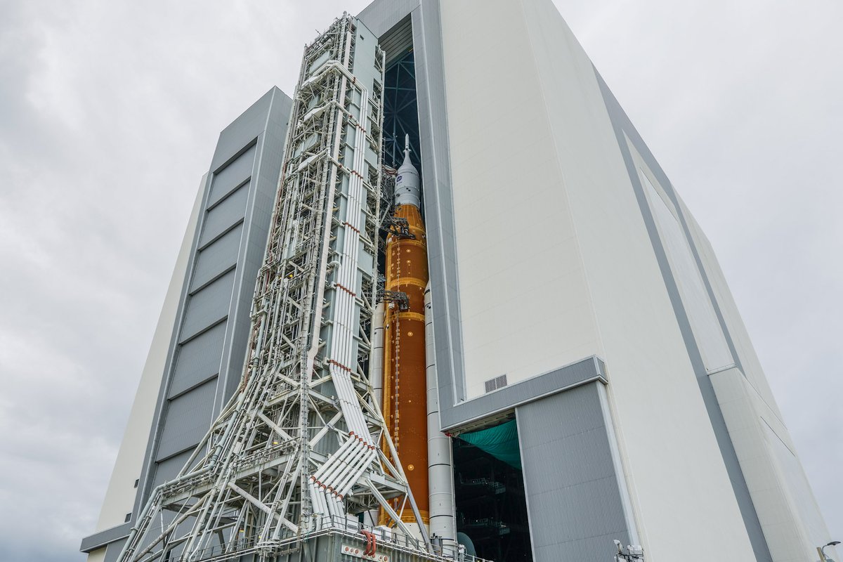 Arrived! The #Artemis I stack has entered the Vehicle Assembly Building where technicians will prepare Orion and @NASA_SLS to ride out Hurricane Ian.