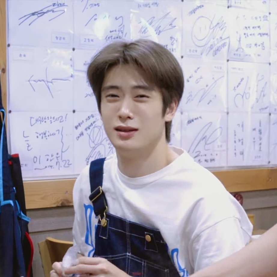 empathyoonoh's tweet photo. LOOK AT HIM 🥺 https://t.co/VLofScRyaE