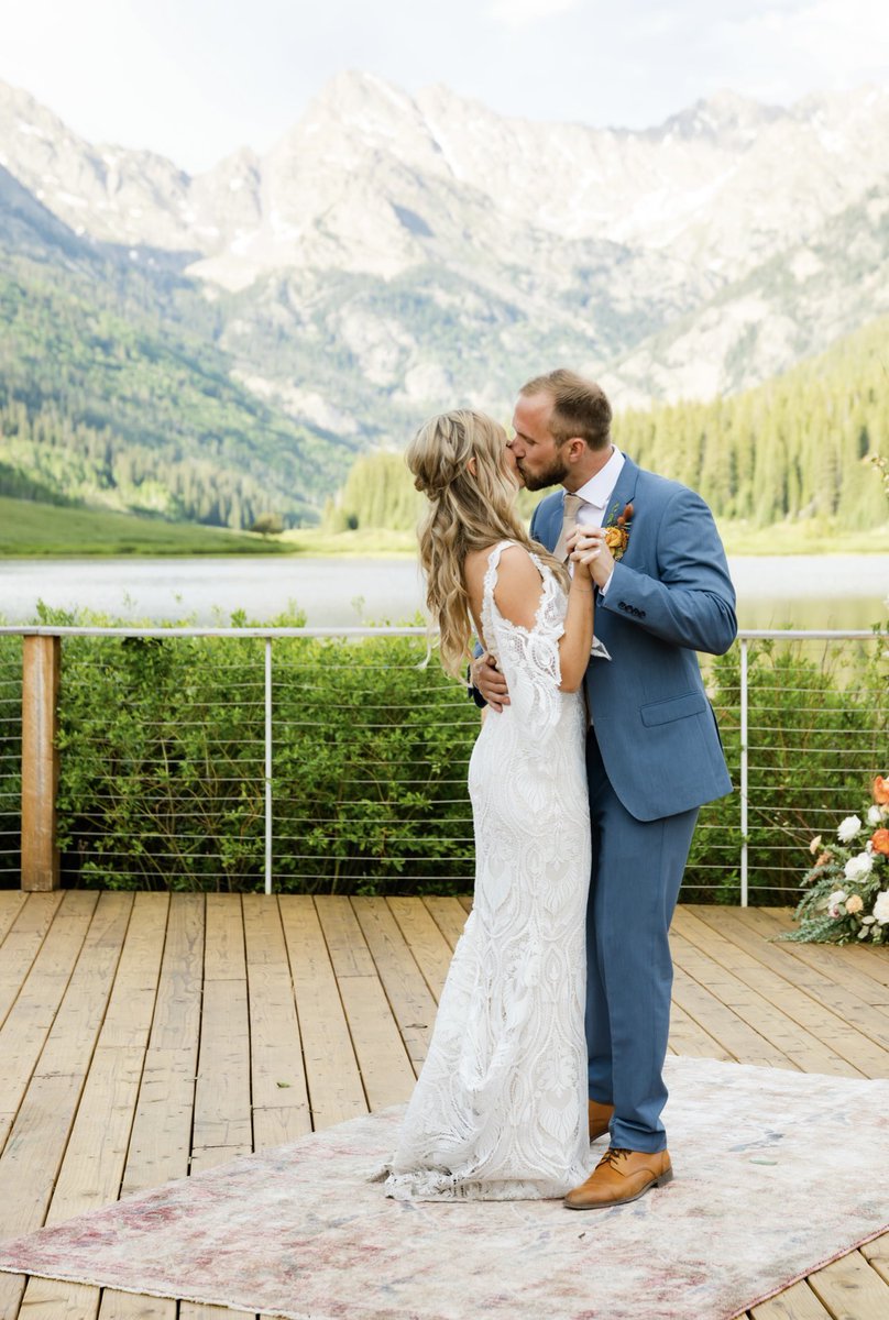 cameronfullerrr's tweet photo. such an honor to shoot this amazing couple’s wedding ❤️ https://t.co/8AchNgsfn7