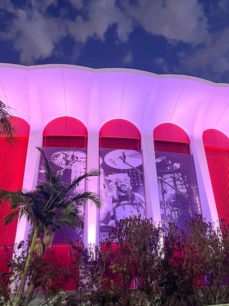 The Forum last night #taylorhawkinstributeconcert #taylorhawkins 
Btw I’m still looking for tickets 🎫