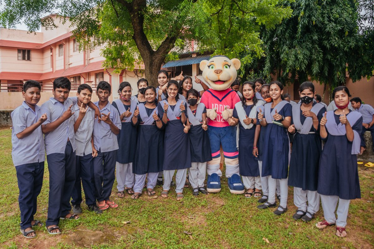 sports_odisha's tweet photo. 𝐇𝐚𝐩𝐩𝐢𝐧𝐞𝐬𝐬 is meeting #Ibha 🦁
#KickOffTheDream Carnival at St.Joseph's High School, Bhubaneswar.
#U17WWC https://t.co/FcRODtvh8p