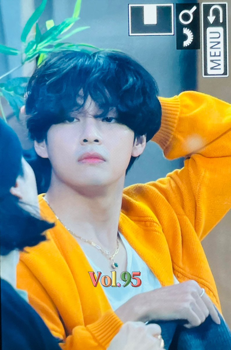 visionoflove_95's tweet photo. 220927
💛🧡💙
 #태형 #KimTaehyung #TAEHYUNG #BTSV #BTS #V #뷔 https://t.co/EpGxtYmgDb