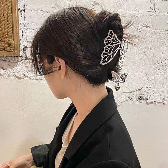 archivedlooks's tweet image. Butterfly hair clips