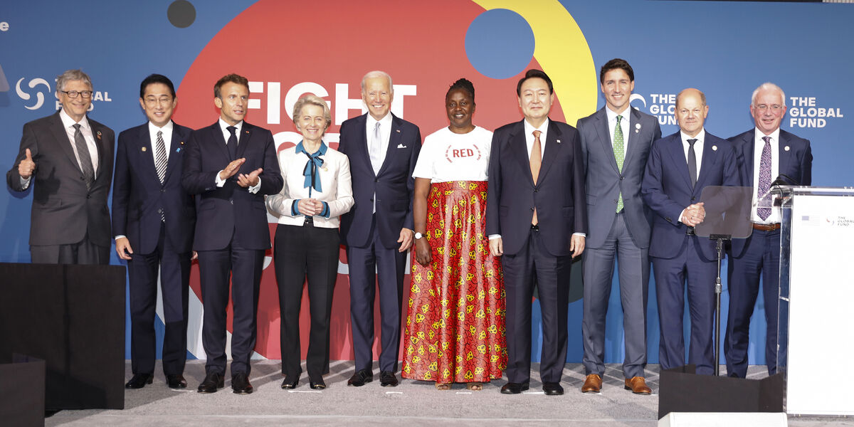 SpeakUpAfrica1's tweet photo. Le @GlobalFund a mobilisé 14,2 milliards de dollars en promesses de don ! Un élan de solidarité montrant que tous ensemble nous pouvons #LutterPourCeQuiCompte.

Cependant, @maelle_ba au micro de @RFIAfrique rappelle que nous n'avons pas atteint la cible : https://t.co/oIuxu20kpw https://t.co/gxwAcdnKhe