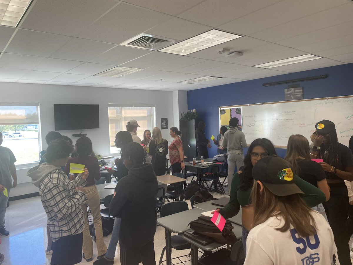 DevonJacob2010's tweet photo. Ms. McDowells criminal justice class engaged in QuizQuizTrade as a summarizing activity this morning. QQT is a great way to promote engagement and student discourse. @MiddletownHigh @KaganOnline https://t.co/oIMJDll3JU