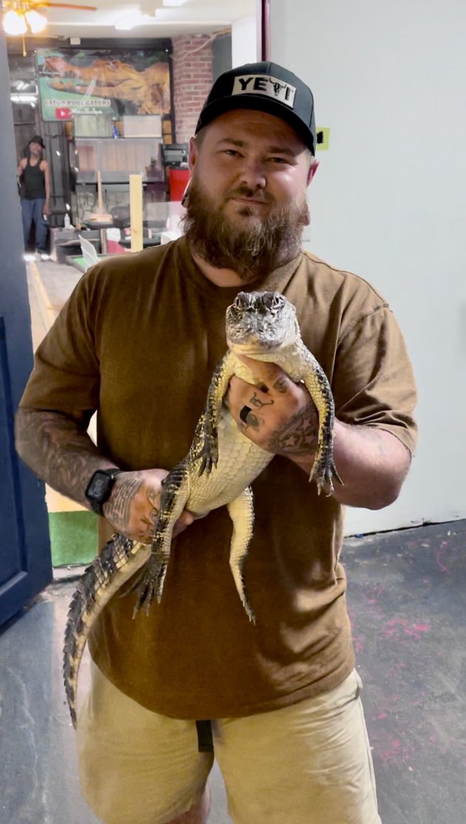 dariusnabers's tweet photo. Got to hangout with gator pool gators this weekend! Y’all go check him out super cool and knowledgeable dude making crocodilian content 🐊 thanks for all the love man!
#conservation #reptilekeeper #animalsaddict #snake #animals #reptiles #alligator #crocodile https://t.co/x2A5ADcMNy