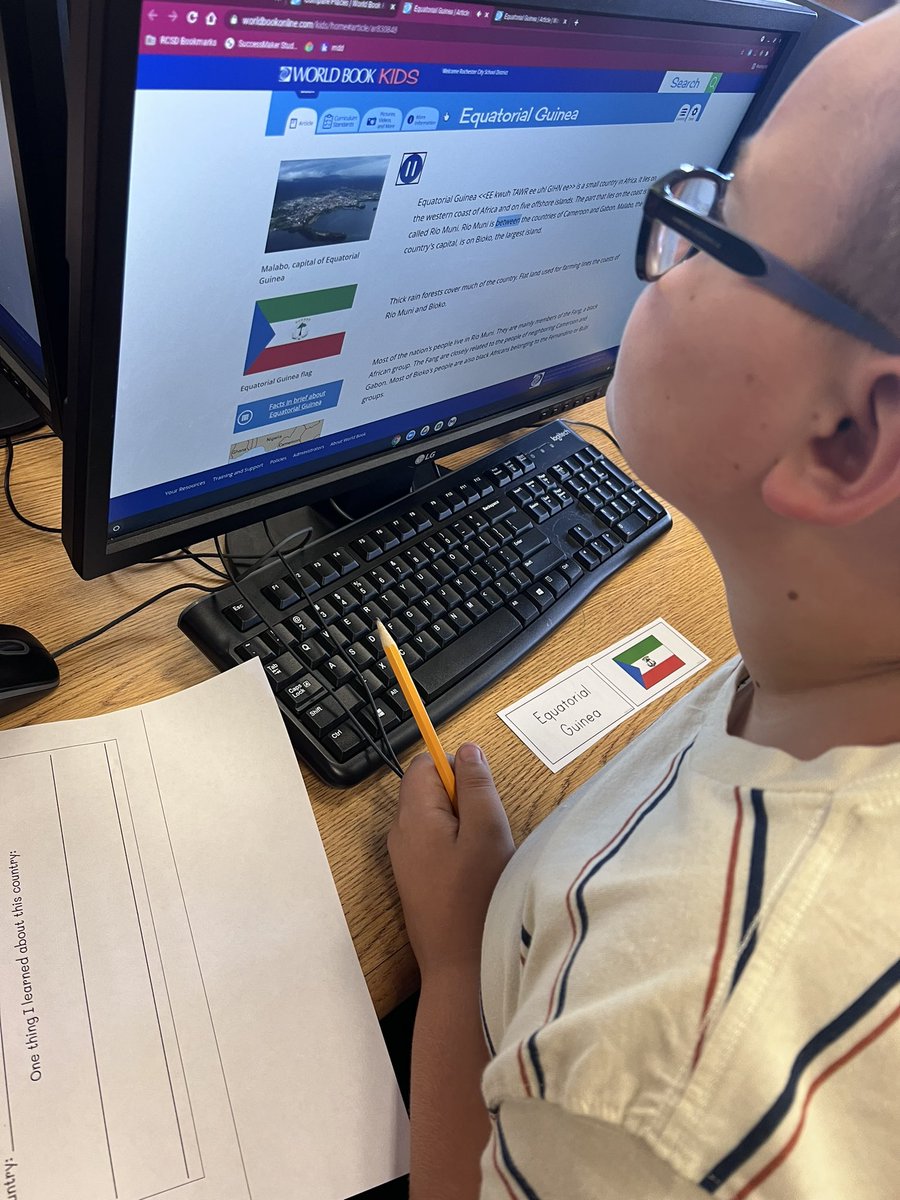 LibEricksen's tweet image. Library &amp;amp; Art Collaboration for Hispanic Heritage Month! #librariesrock #collaboration #HispanicHeritageMonth @RCSDsch5 @HammondTerrilyn @NYBookDr @RCSDNYS @RCSDLibraries