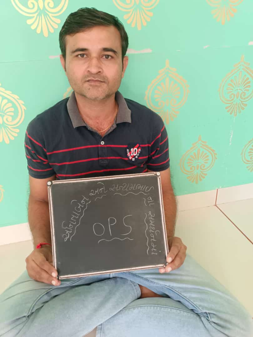 પૂછ્યું મેં  દિલને શું હાર કબૂલી લઈએ..?
એણે કહ્યું હજુ થોડી હામ છે હૈયે ,ચાલ ને થોડુ વધુ ઝઝૂમી લઈ એ 
<a href="/Vijaykbandhu/">Vijay Kumar Bandhu</a>  <a href="/imtechnonitin/">(NITIN MEHTA)</a> <a href="/bprawatNOPRUF/">B P Singh Rawat (NOPRUF)</a> #Fasting_for_Anitaben_and_Satyambhai #onlyOPS