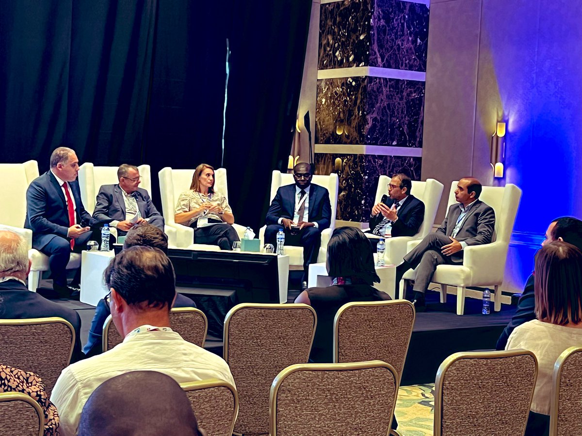 Mme la ministre de l’environnement 🇹🇳 à la rencontre des #startups #orangefabtn #poesam #orangetunisie - #wattnow #kumulus #watersec #trustit #pixiimotors #colibris  au forum Afrique-France de la transition #ecologique &amp; #energetique cc <a href="/maya_jerbi/">Maya Jerbi</a> <a href="/MBenKheder/">Mourad Ben Kheder</a>