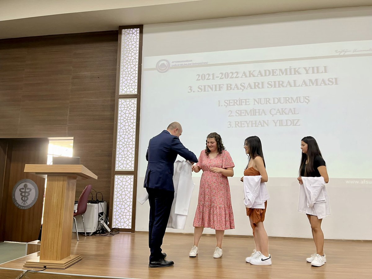 afyoneczaci's tweet photo. Oda Başkanımız Ecz.Alper Pehlivanlı, Genel Sekreterimiz Ecz.Hakan Demir ve oda yönetim kurulu üyelerimiz Afyonkarahisar Sağlık Bilimleri Üniversitesi Eczacılık Fakültesi öğrencileri için düzenlenen beyaz önlük giyme törenine  katılmıştır. https://t.co/tiQlP31EuF