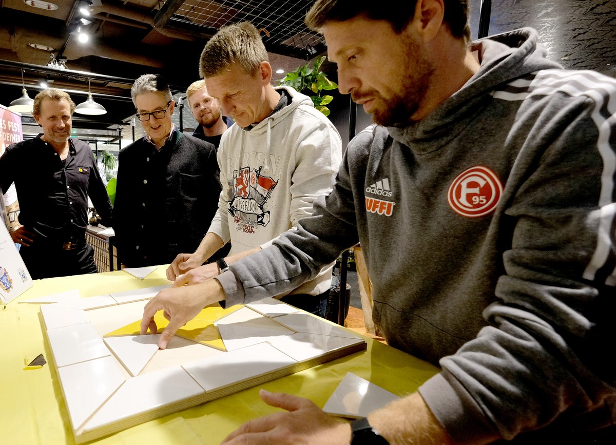 Fliesenschmuckbild aus dem Gedächtnis legen? Für reaktionsschnelle "Lumpi" Lambertz &amp; Axel Bellinghausen von #F95 kein Problem,beim Besuch im Popup-Store Nonstop-Ausbildungsberufe von #HWKDüsseldorf &amp; #IHKDüsseldorf- (Nach)MacherInnen gesucht! future-togo.de
<a href="/EhlertInfo/">Andreas Ehlert</a>