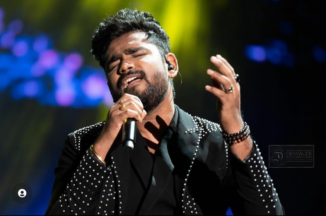 Whenever I feel low, your voice is so solace to me.
Keep heal our pains through yr magical voice🦋

HAPPY BIRTHDAY SAMVISHAL