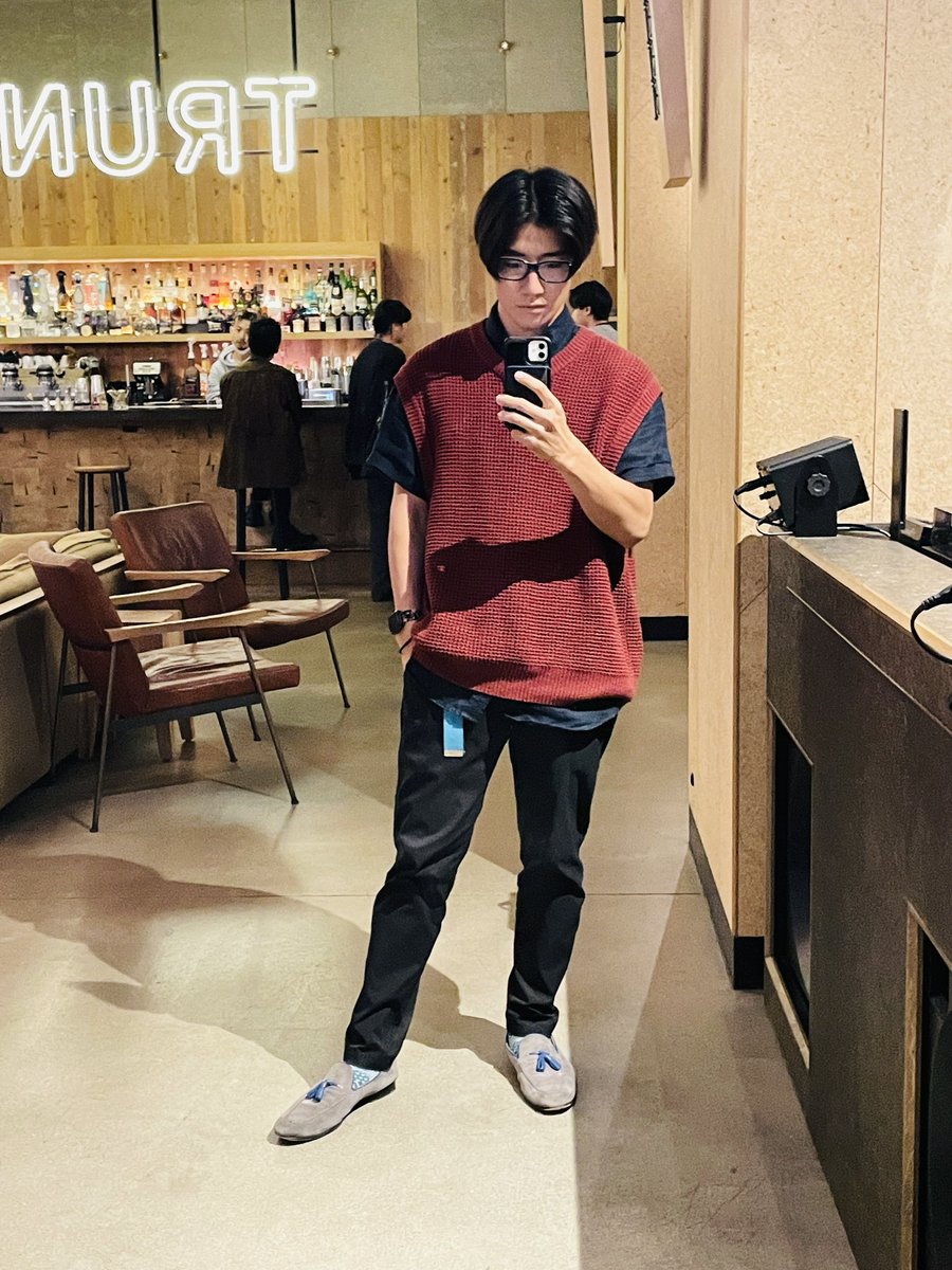 yasumichiru's tweet photo. 今日は社長スタイル👍👍

夜になると少し寒たい😅😅....

今日は寒いですねー！！
お昼は暖かかったんですけど😅
今日も元気に出勤しています👍

明日は撮影行ってきます👍

#セラピスト  #ハプスプみちる  #女風  #風俗   #性感 #マッサージ  #女風セラピスト https://t.co/yMBp0McTKD