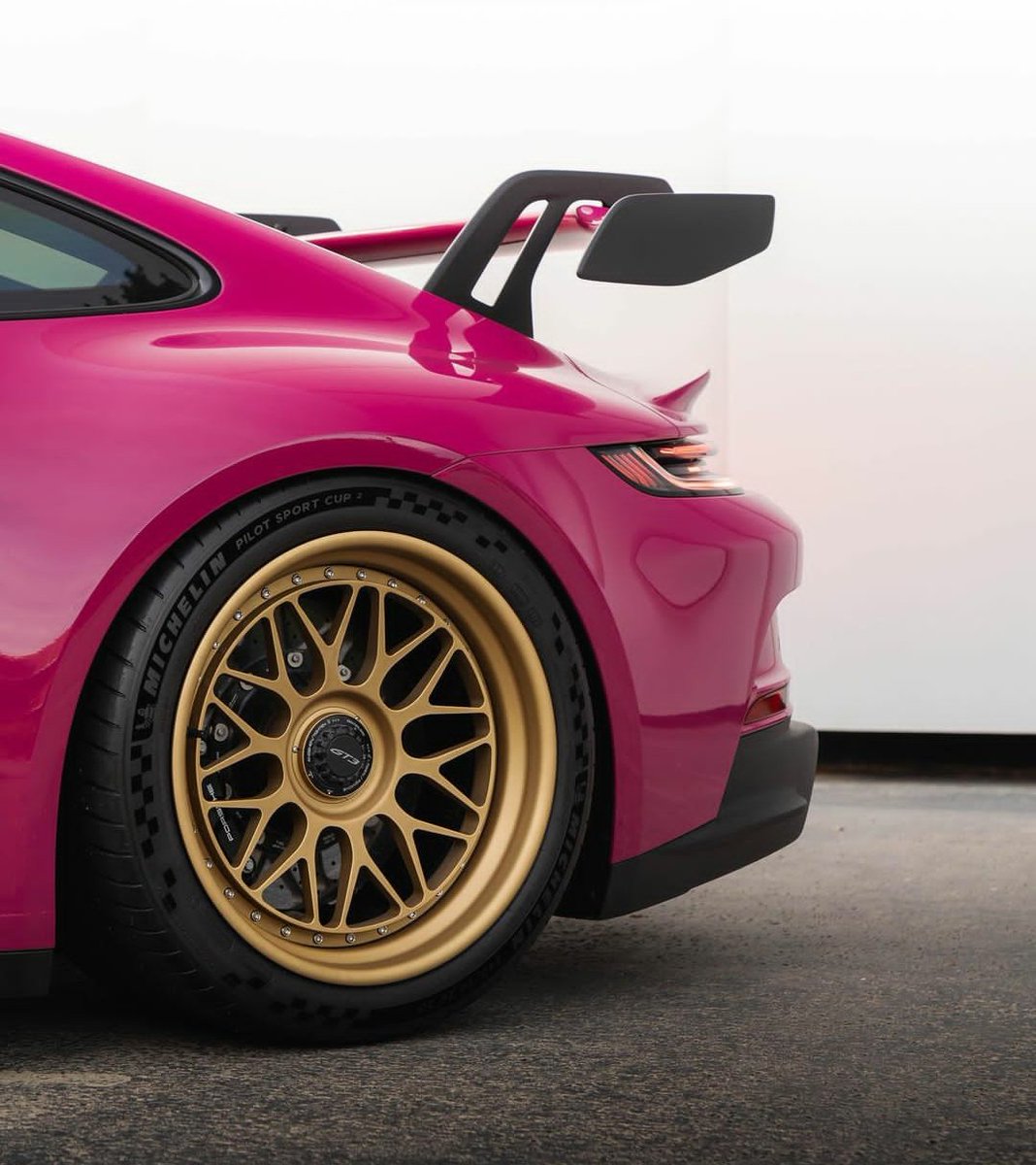 Porsche Club tweet media