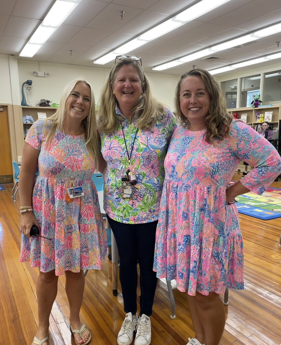 Twinning at work today. Who says it’s fall?! 🐉💚💗<a href="/MrsDausesFDES/">Lauren Dauses</a>