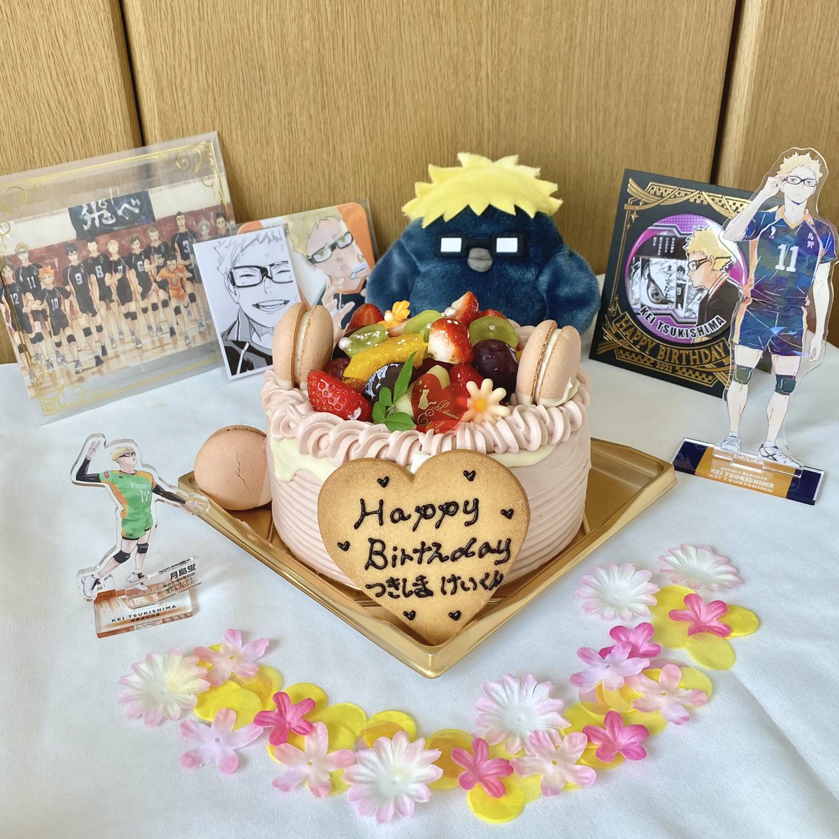 ajdparfum's tweet photo. ツッキーお誕生日おめでと〜〜〜🎉🤗👑
今回は苺クリームのピンクで可愛いケーキよ🌸
マカロンはオプションで付けた！！！←
表には出さないけど、何事も考え抜いて行動できるところが大好きです！
ツッキーいつもありがとう🫶🏻ずっとらぶです！
#月島蛍誕生祭2022 https://t.co/Ym2c3fU3AD