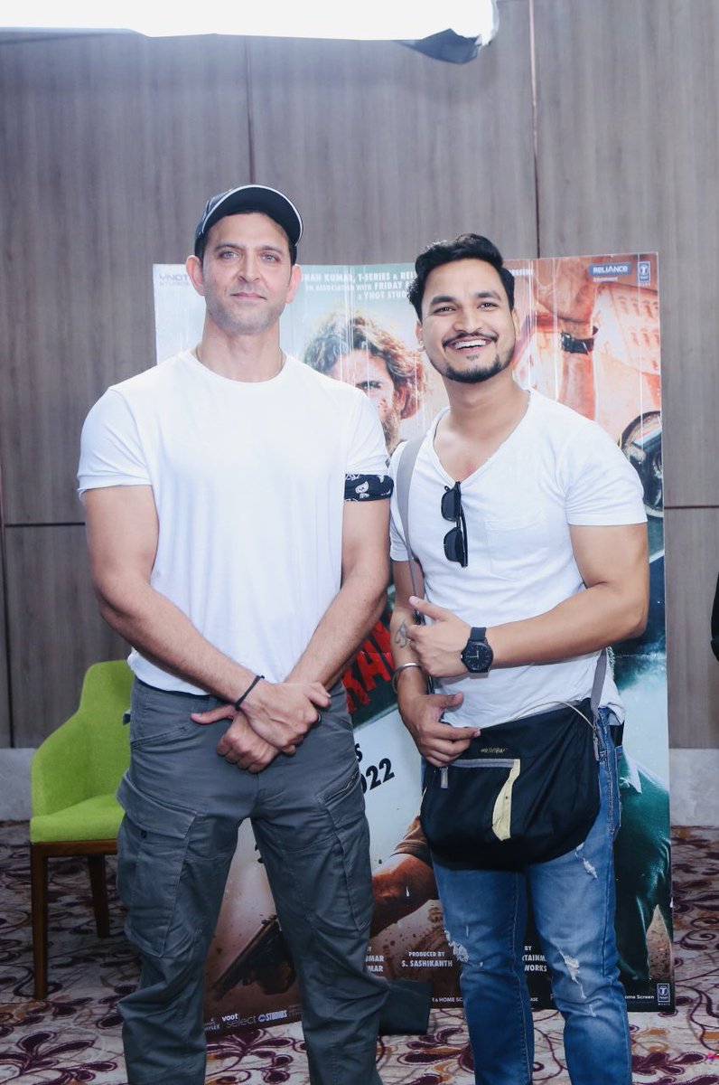 Himanshaswal's tweet photo. Vedha certainly isn't a bad guy, he is just Krrish gone Evil... @hrithikroshan ❤️
Full Video: https://t.co/HfoiRAPzF3
#VikramVedhaTrailer @iHrithik @SaifAli_Khan #vikramvedhapose #VikramVedhaReview #VikramVedhateaser @VikramVedhaFilm @HrithikRoshanWF @ShreelovesHR https://t.co/Z84pAHKdqp